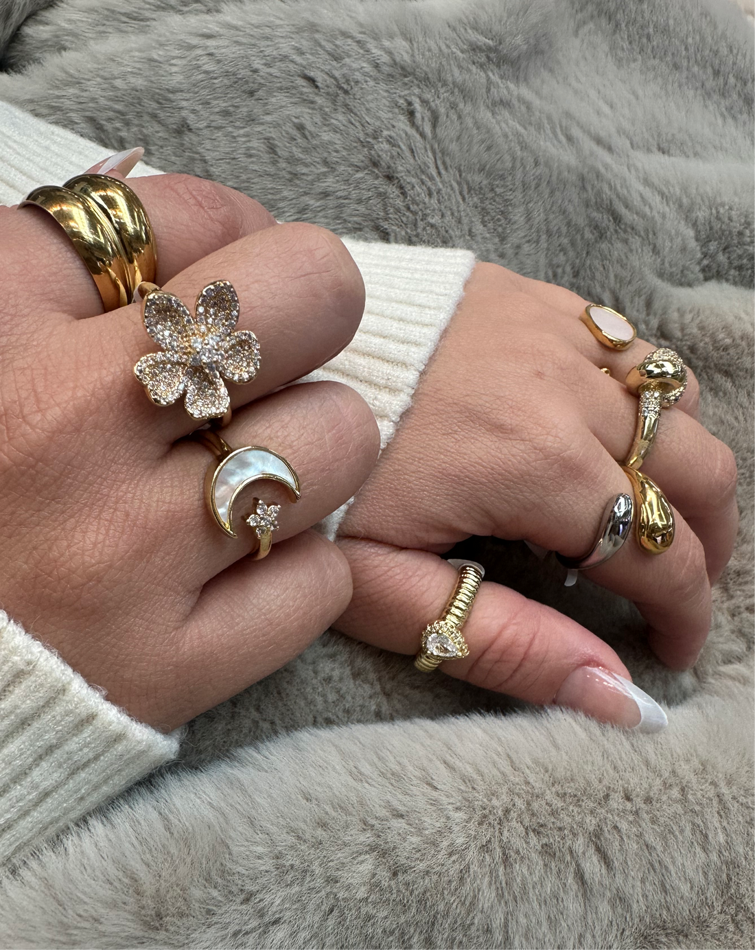 NACRE MOON RING