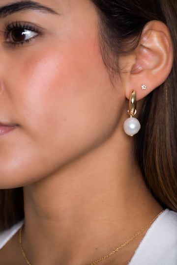 ONE PEARL EARRING / ARETES